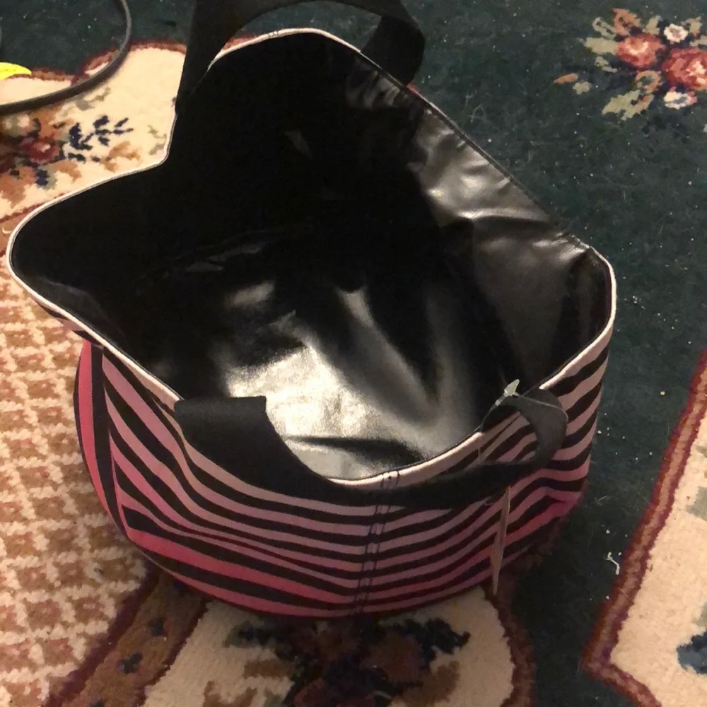 New with tags Victoria secret basket - Picture 1 of 4